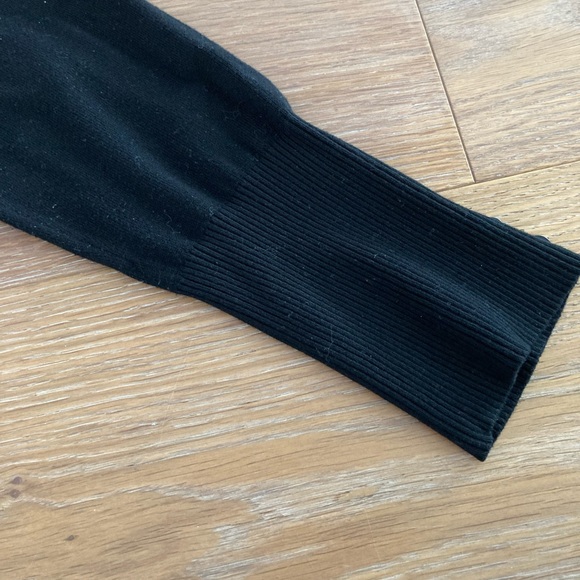 Tight black knit sweater with button arm details - Picture 6 of 8